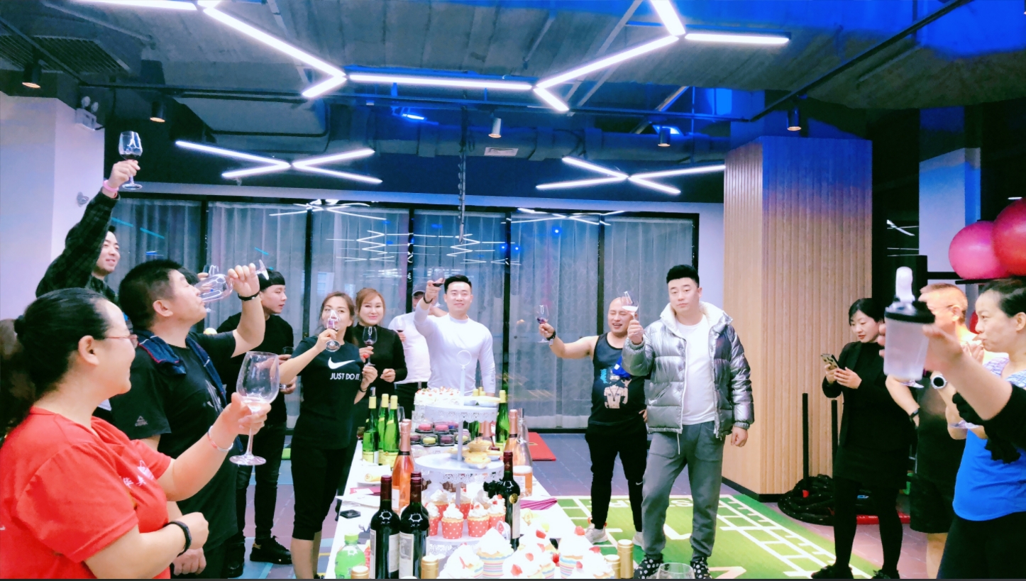 当巨鑫红酒遇到科抖智能健身,优雅与健美在此刻绽放! 当巨鑫红酒遇到科抖智能健身,优雅与健美在此刻绽放!